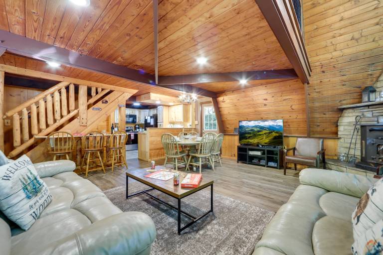 Cabin w/ Hot Tub: 2 Mi to Downtown Gatlinburg! — photo 4