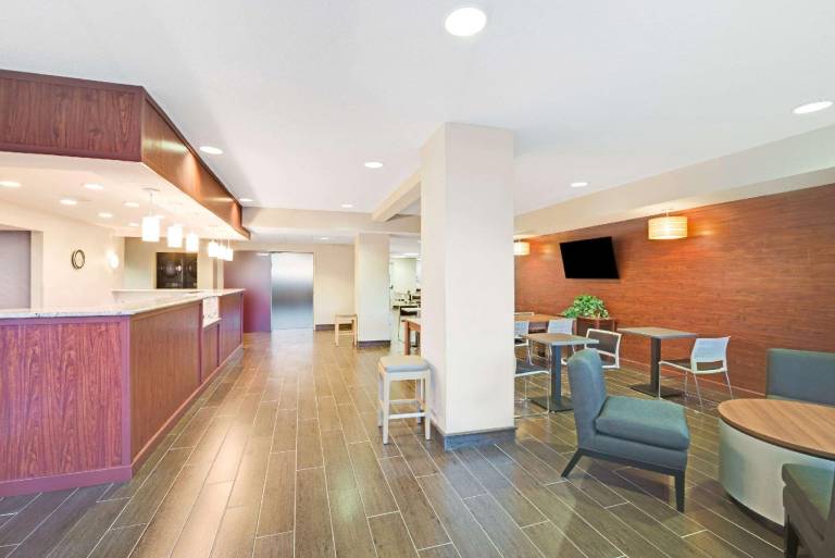 Microtel Inn & Suites by Wyndham Urbandale/Des Moines — photo 2
