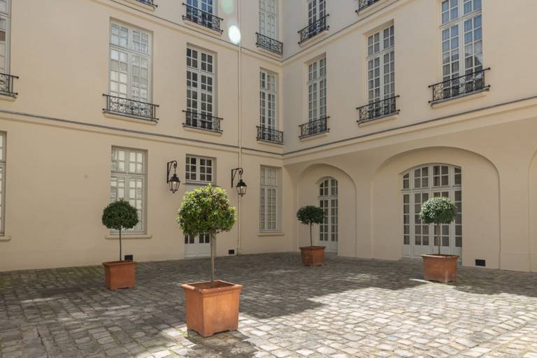 Spacious cocoon in the Marais