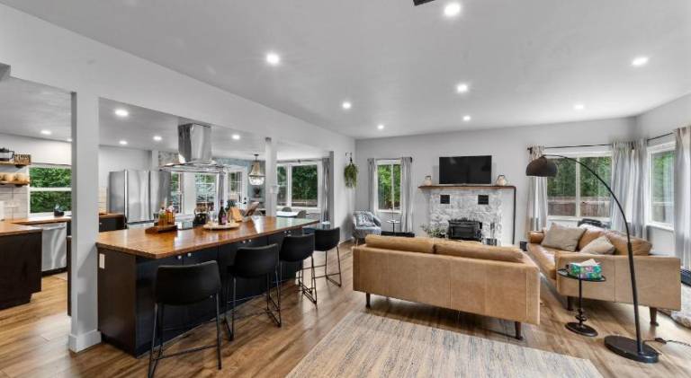 Vacation home with hot tub — photo 4