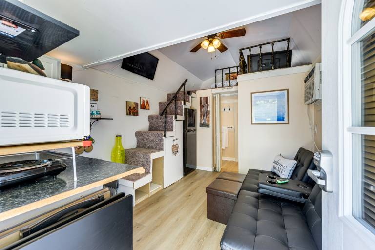 Pet-Friendly Raleigh Tiny Home w/ Patio — photo 4