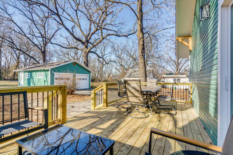 < 1 Mi to MSU! Updated Springfield House w/ Deck — photo 3
