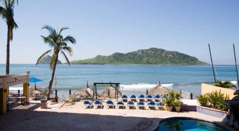 Las Flores Beach Resort — photo 3