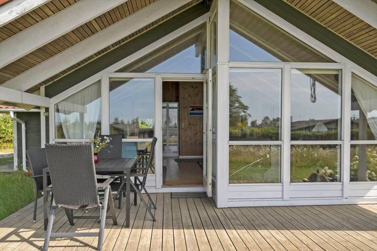Vacation home with patio, barbeque & sauna — photo 2