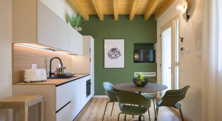 Apartment with terrace & yard — photo 5