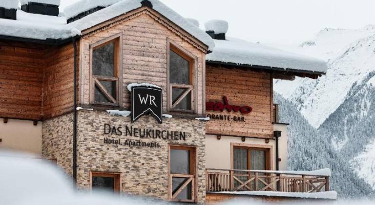 Serviced apartment with patio, sauna & pool | Close to the ski | Dogs allowed in Neukirchen am Grossvenediger