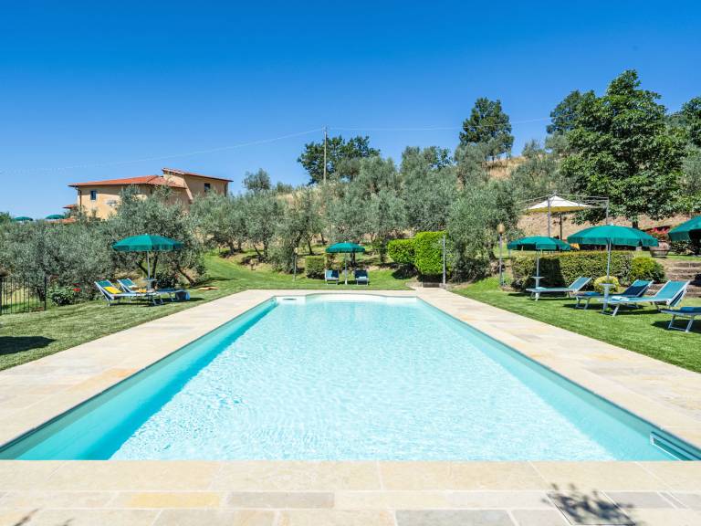 Vacation home with grill, yard & private pool — photo 4