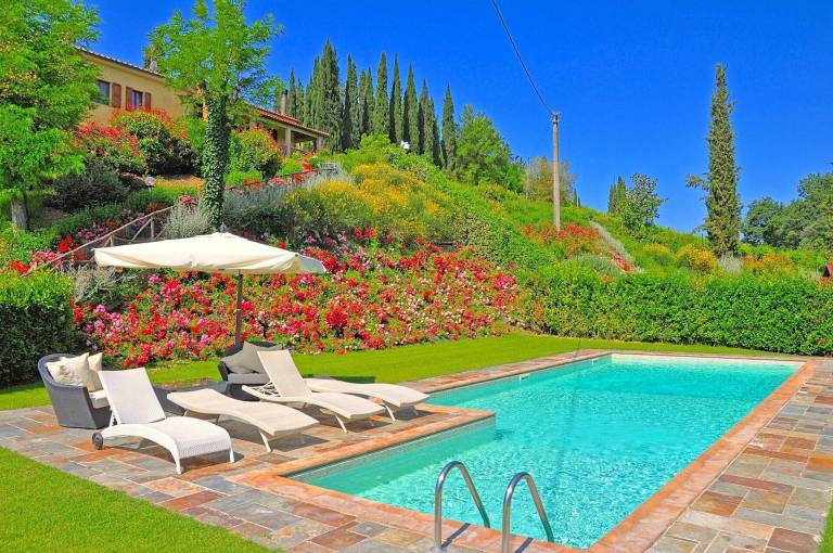 Family-oriented villa with patio, private pool & barbeque | Perfect for remote work | Pets are welcome — photo 5