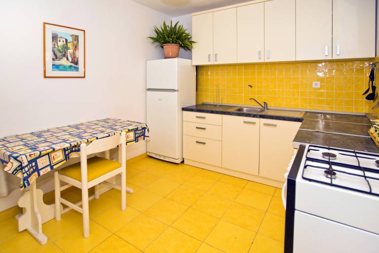 Four-bedroom apartment with balcony and sea view Cove Tvrdni Dolac, Hvar (A-4008-c) — photo 2