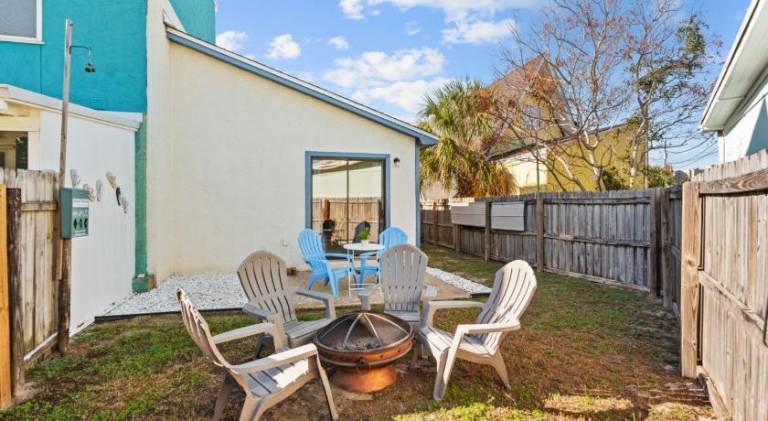 Fully equipped beautiful house with patio & yard | Beach nearby | Pets allowed — photo 4