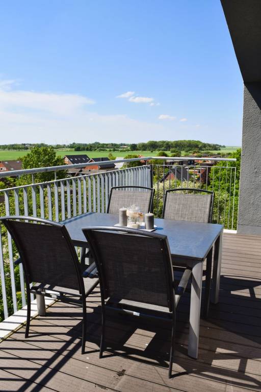 Moderne, hochwertige Ferienwohnung, Sauna, großer Balkon, strandnah in Wangerland