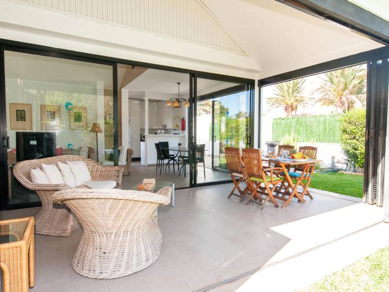 Vacation home with private pool, garden & patio | Pets allowed — photo 4