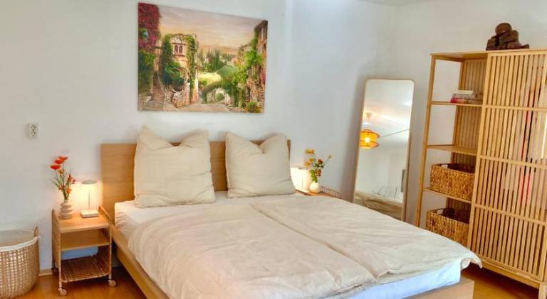 Ruhe & Charme - Family Apartment for 4 People, Self-Check-In, Free Parking, U-Bahn, Netflix in Nuremberg