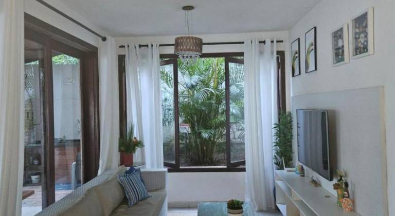 Vacation home with pool — photo 2