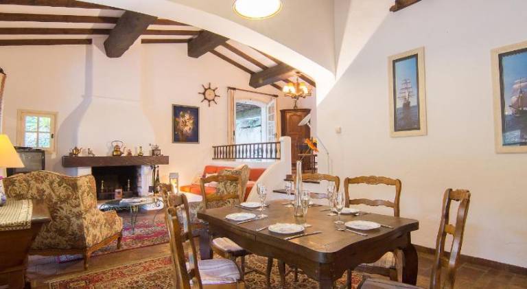 Villa with BBQ, terrace & yard — photo 4