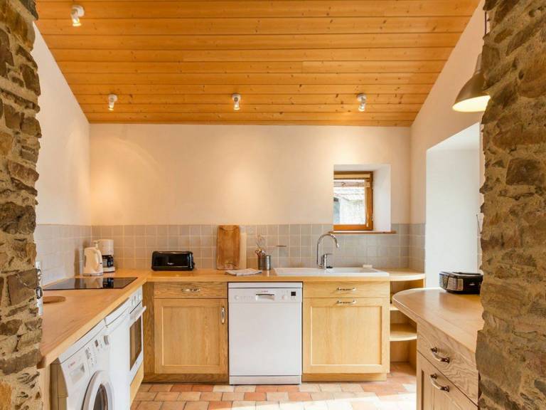 Fully equipped charming cottage with BBQ & garden | Pets are welcome — photo 3