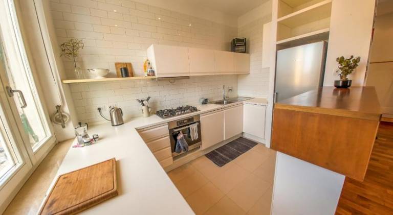 Stunning 3-Bedroom Penthouse — photo 3