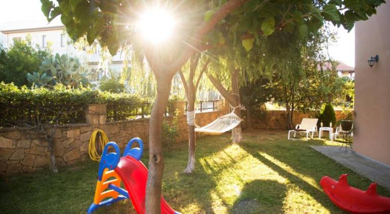 Fully equipped spacious villa with yard, terrace & grill | Good for workation | Pets allowed — photo 4