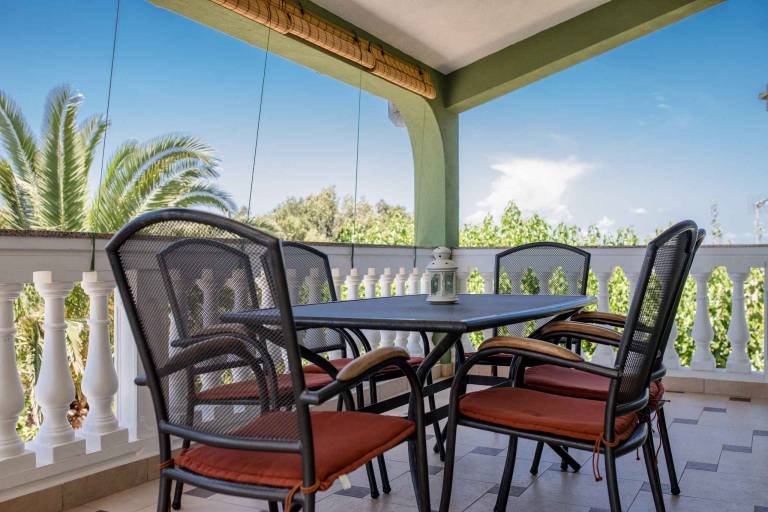 Rental apartment with BBQ, yard & terrace — photo 5