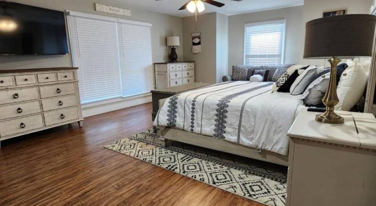 Ample house with hot tub | Pets allowed — photo 2