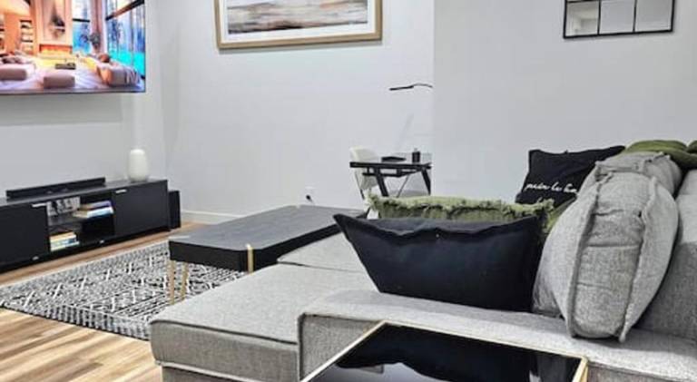 Holiday apartment | Pet-friendly in Calgary, AB