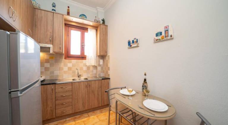 Apartment with patio — photo 5