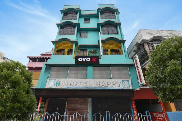 POP Hotel Happy Near Netaji Subhash Chandra Bose International Airport