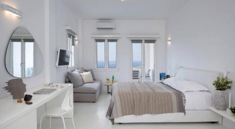 Nice serviced apartment with garden, pool & jacuzzi | Pet-friendly in Santorini