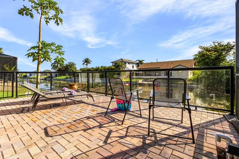 Child-friendly vacation home with grill & private pool | Water view | Pets are welcome — photo 2