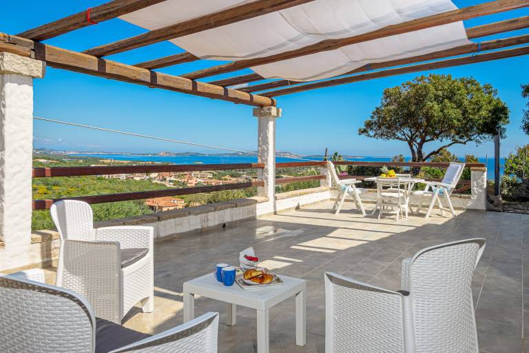 Vacation home with barbeque, yard & terrace | Garden view — photo 3