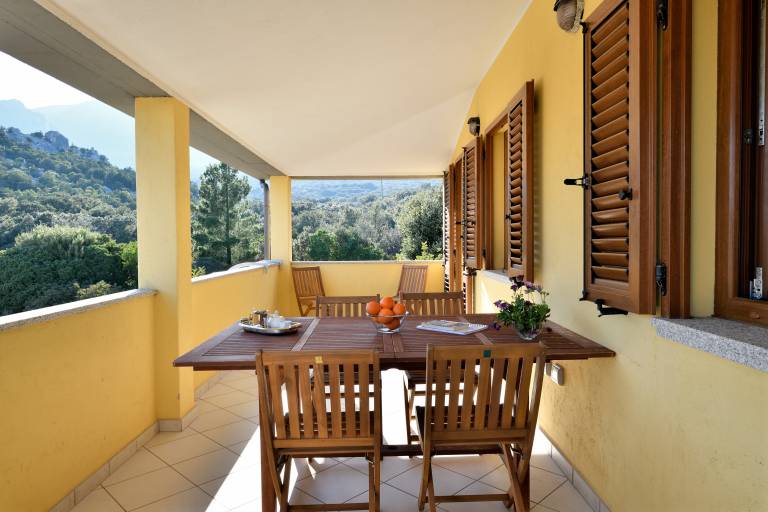 Rental apartment with patio — photo 3