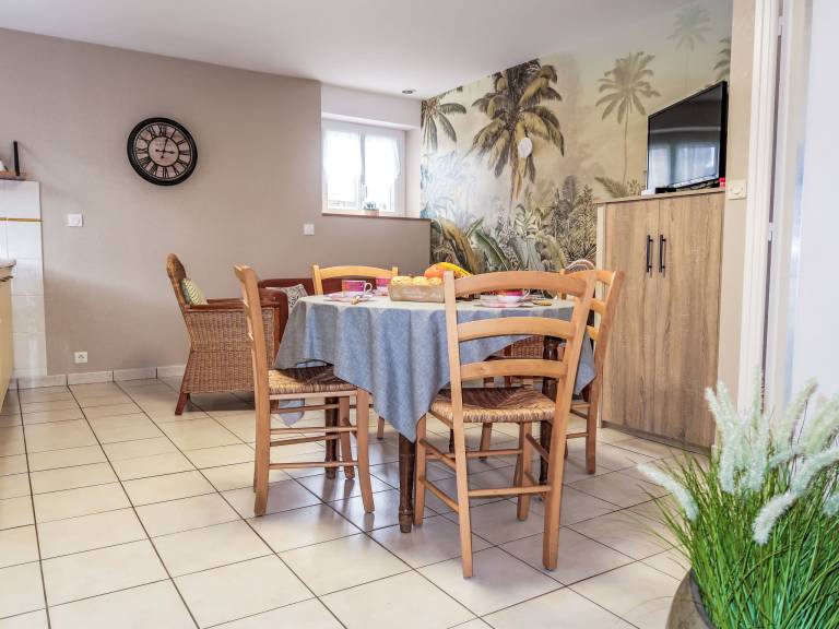 Vacation home with garden & patio — photo 4