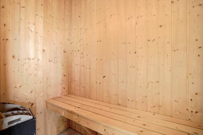 Vacation home with patio, sauna & jacuzzi — photo 3