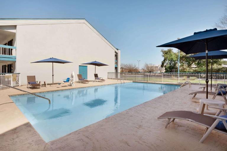 Baymont by Wyndham Wilmington — photo 3