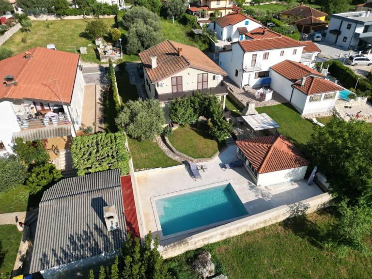 House with BBQ, terrace & private pool — photo 5