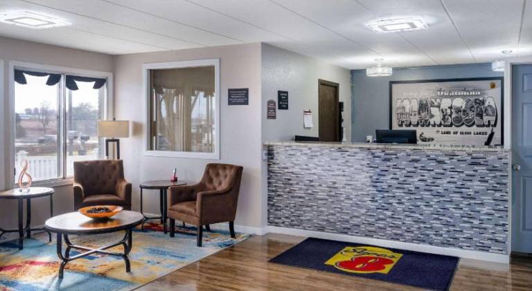 Super 8 By Wyndham Owatonna — photo 3