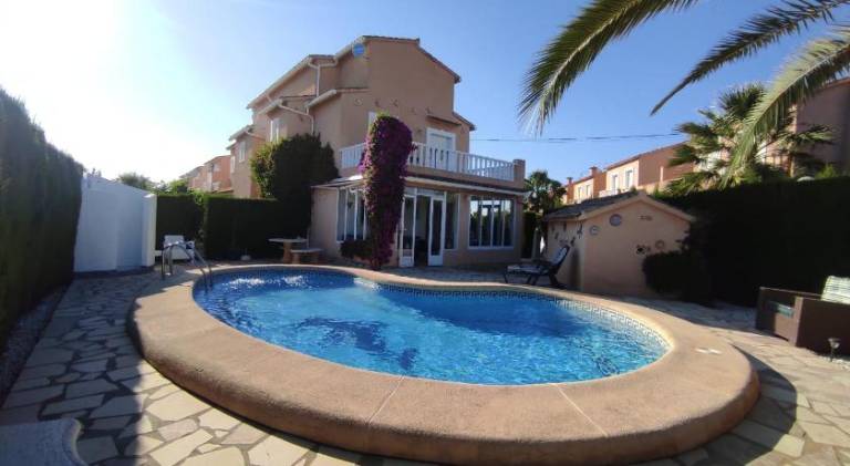 House with yard, pool & patio | Dogs allowed in Denia