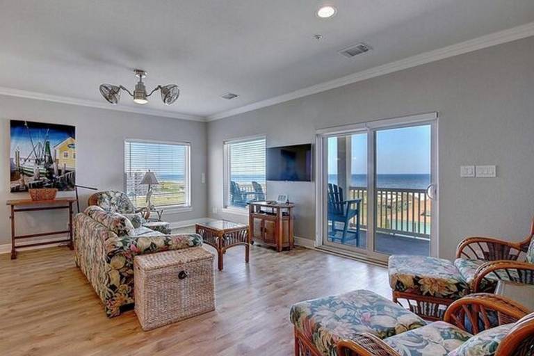 Condo with pool & garden in Port Aransas, TX