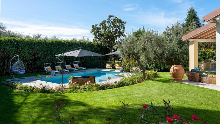 Child-friendly villa with terrace, garden & BBQ | Pool view | Dogs allowed — photo 2