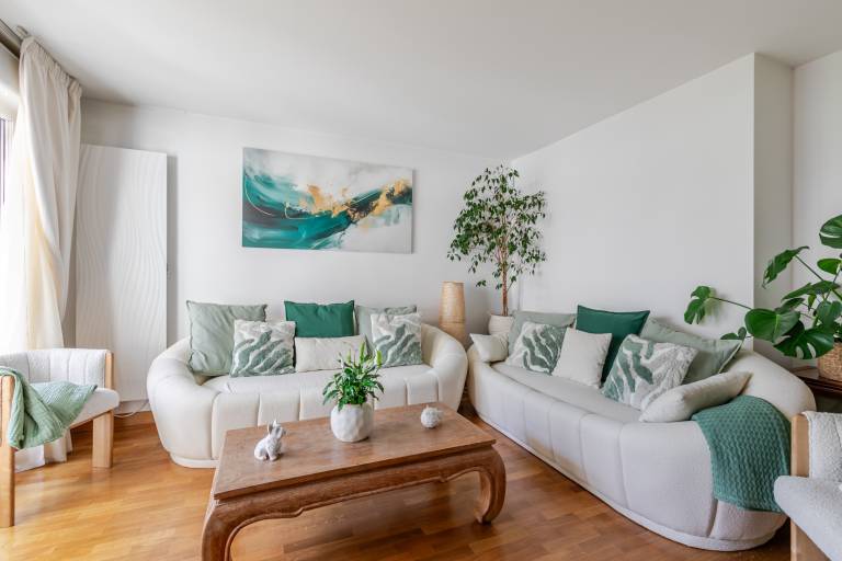 Spacious Family & Business Apartment – Paris 15th – Porte de Versailles, Balconies & Wi-Fi in Clamart