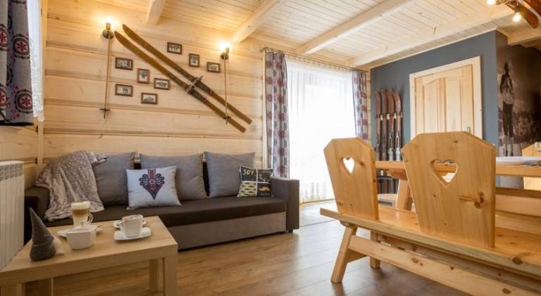 Chalet with barbecue & yard — photo 2