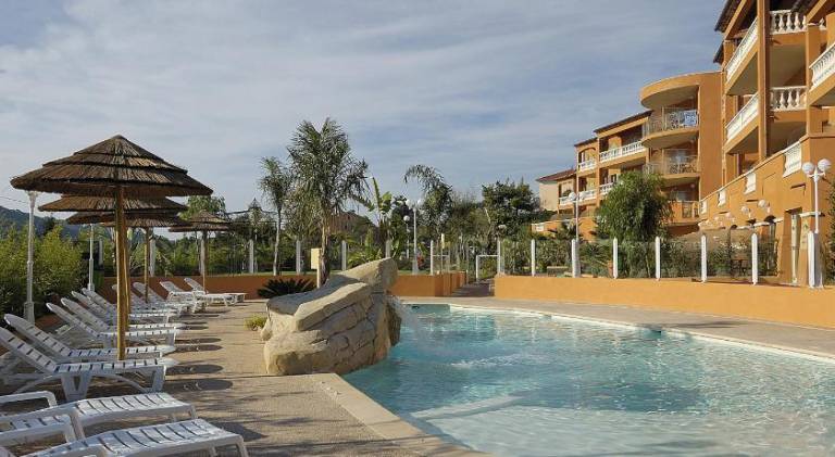 Nice serviced apartment with yard, patio & pool | Dogs allowed — photo 2