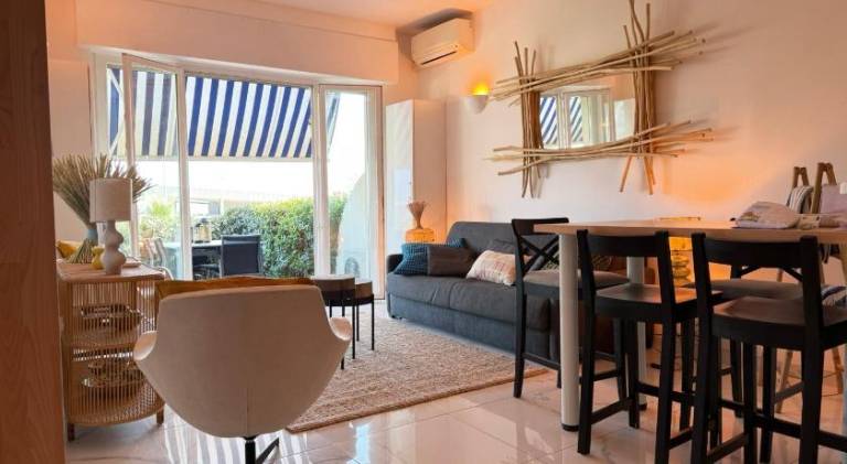 Large Luxury Apartment with garden view over the ocean — photo 2