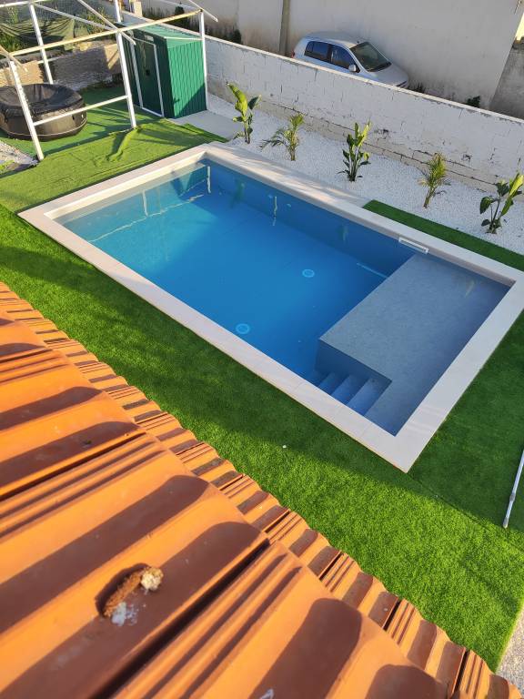 Vacation home with yard, private pool & grill | Garden view — photo 2