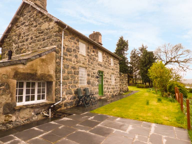 Cottage Bala