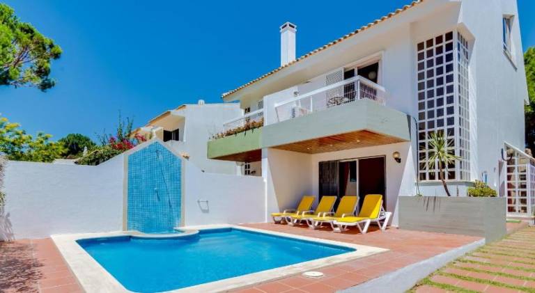 House with terrace, yard & private pool in Loulé