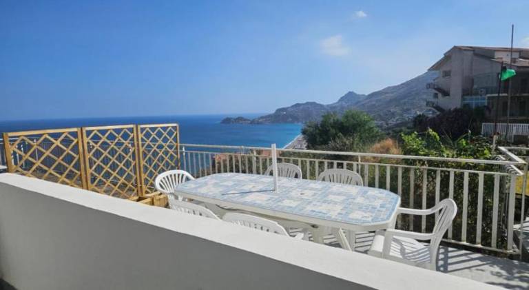 Holiday apartment with BBQ, terrace & garden | Next to the beach | Pets allowed in Messina