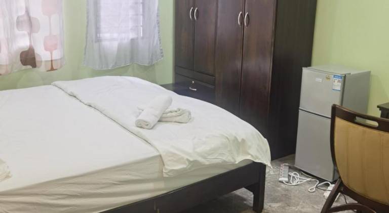 8号房有厕所厨房冰箱洗衣机 in Kuala Lumpur