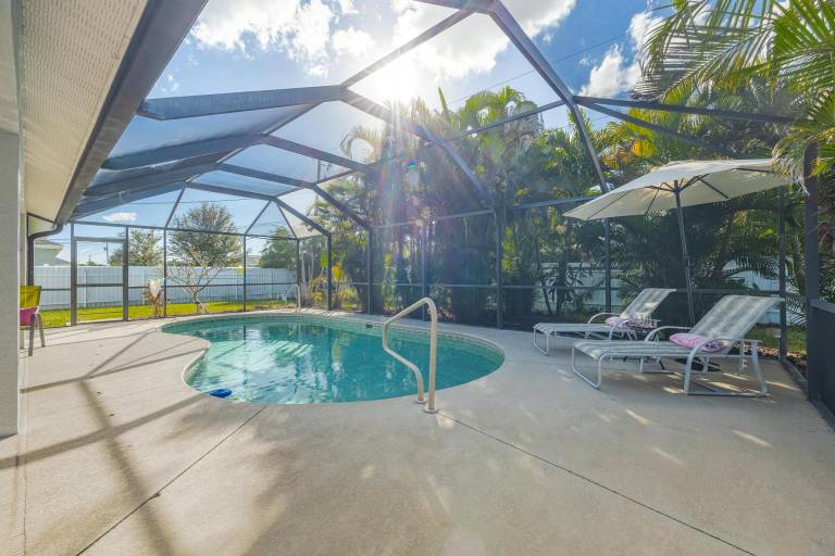 Family-friendly ample house with private pool, grill & garden | River view | Perfect for remote work | Pet-friendly — photo 3