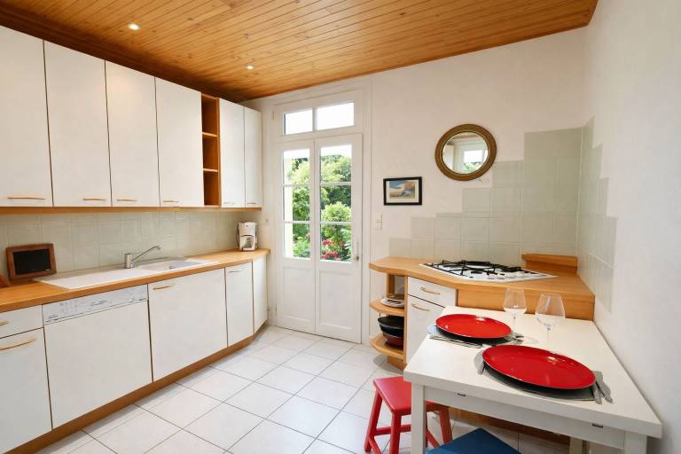 Bright house with terrace and garden — photo 4